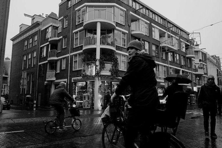 e bike auf fahrradträger bei regen